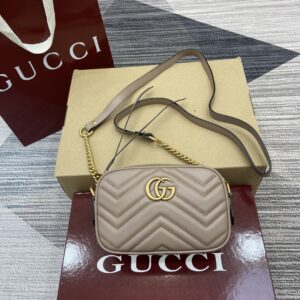 448065奶茶色