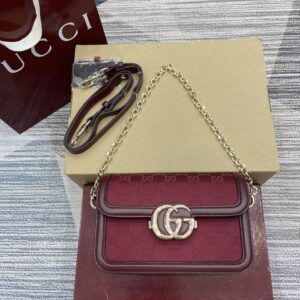 826761红色布