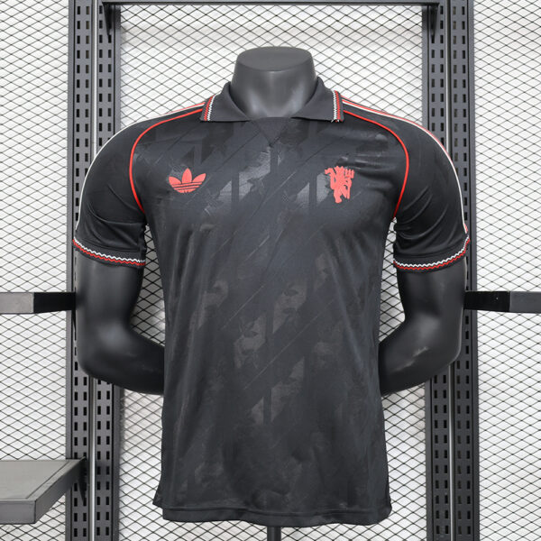 Manchester United Retro Black Kit