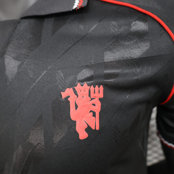 Manchester United Retro Black Kit
