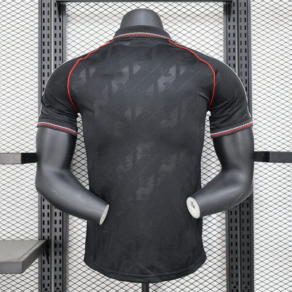 Manchester United Retro Black Kit